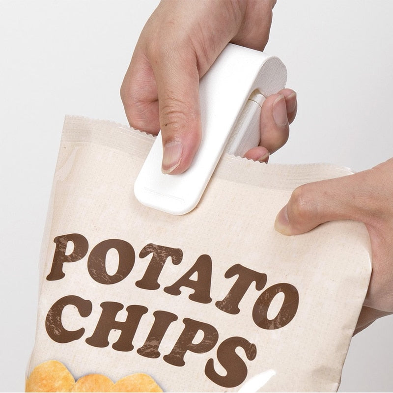 Mini Heat Sealer Household Accessories  Plastic Bag Sealer  For Storage In The Kitchen Food Snacks  Fruits And Vegetables.
